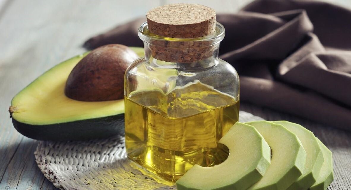 O aceite de aguacate elimina as manchas de idade e as pecas