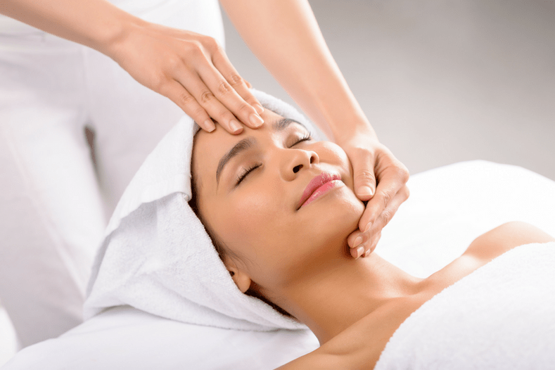 A masaxe é un dos métodos de rexuvenecemento da pel do rostro e do corpo